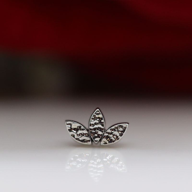 Flat marquise fan - hammered WG