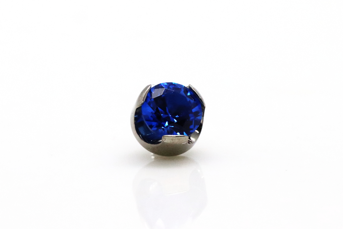 Prong-set faceted gem end, Sapphire
