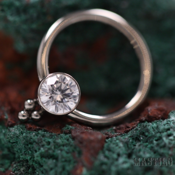 Haute Couture Captive - White CZ
